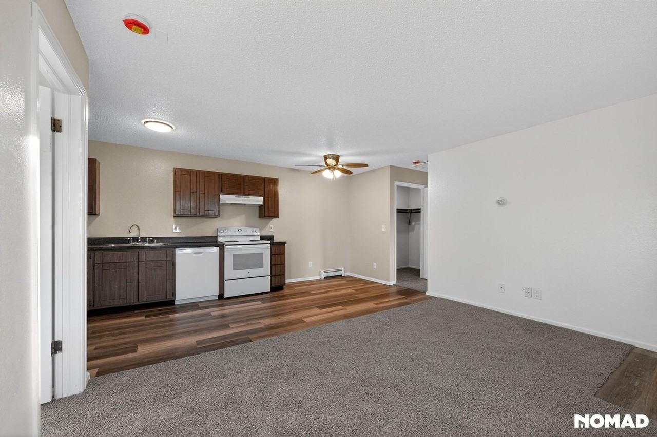 820 Stone Mountain Ct - Photo 5 of 31