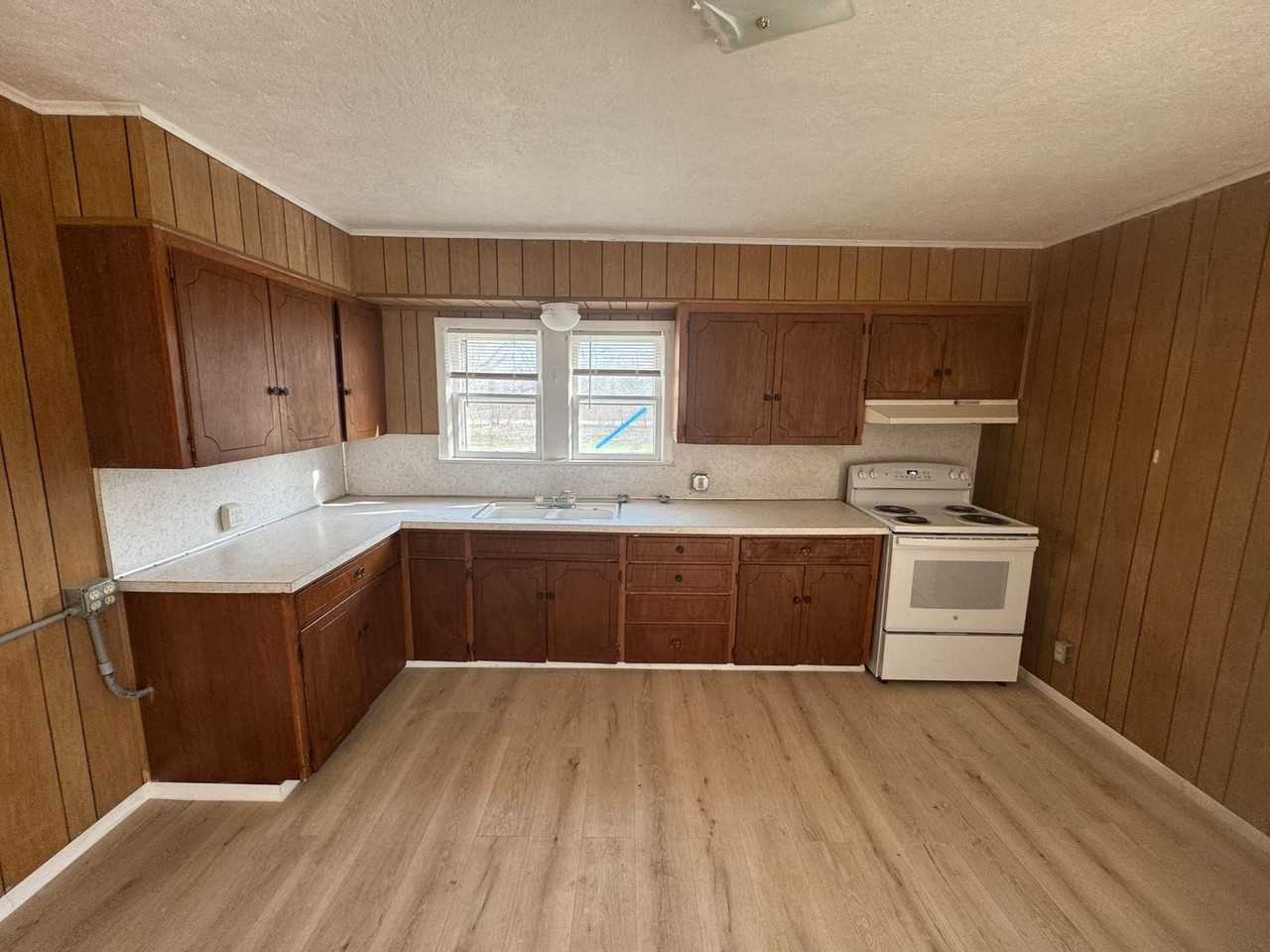 513 Cedar St - Photo 2 of 7