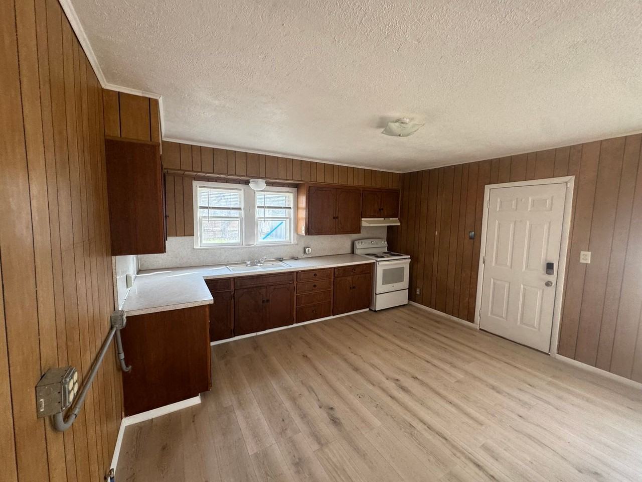 513 Cedar St - Photo 3 of 7