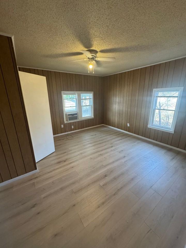 513 Cedar St - Photo 4 of 7