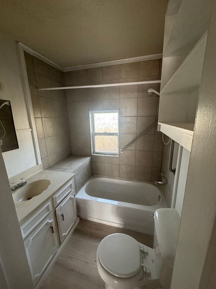 513 Cedar St - Photo 5 of 7