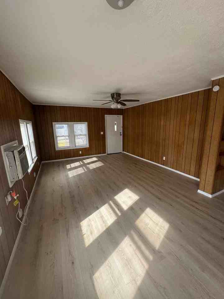 513 Cedar St - Photo 6 of 7