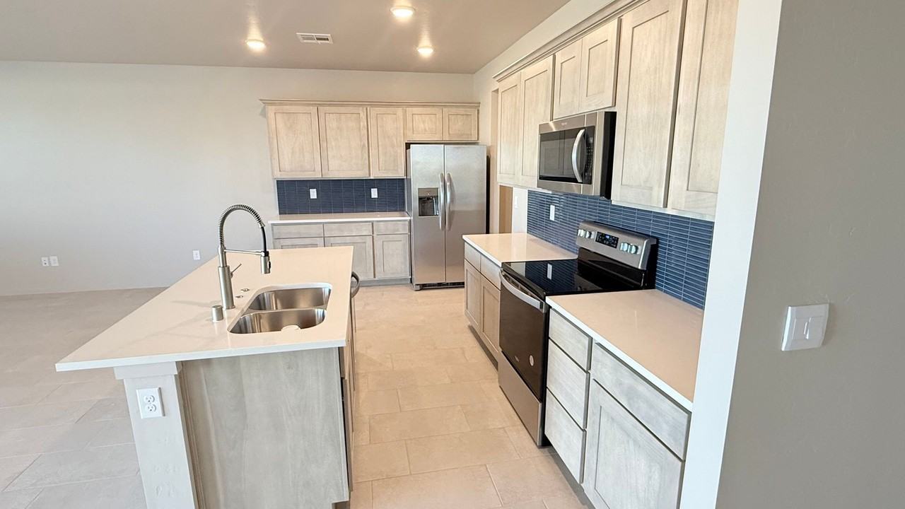 3049 Gladstone St - Photo 3 of 20