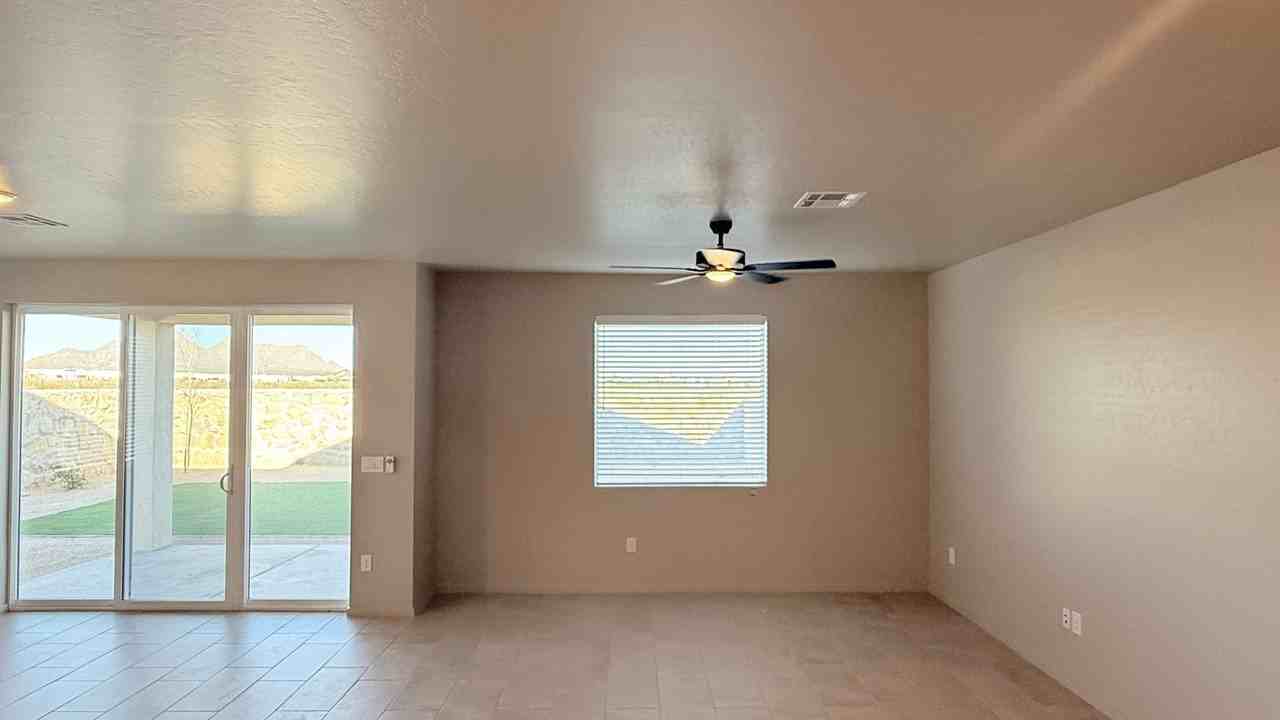 3049 Gladstone St - Photo 4 of 20