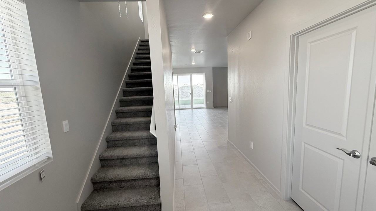 3049 Gladstone St - Photo 6 of 20