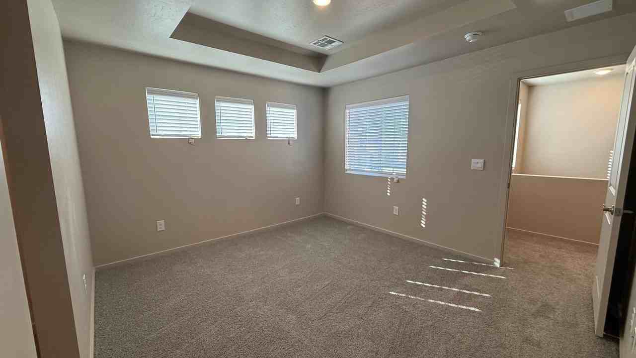 3049 Gladstone St - Photo 7 of 20