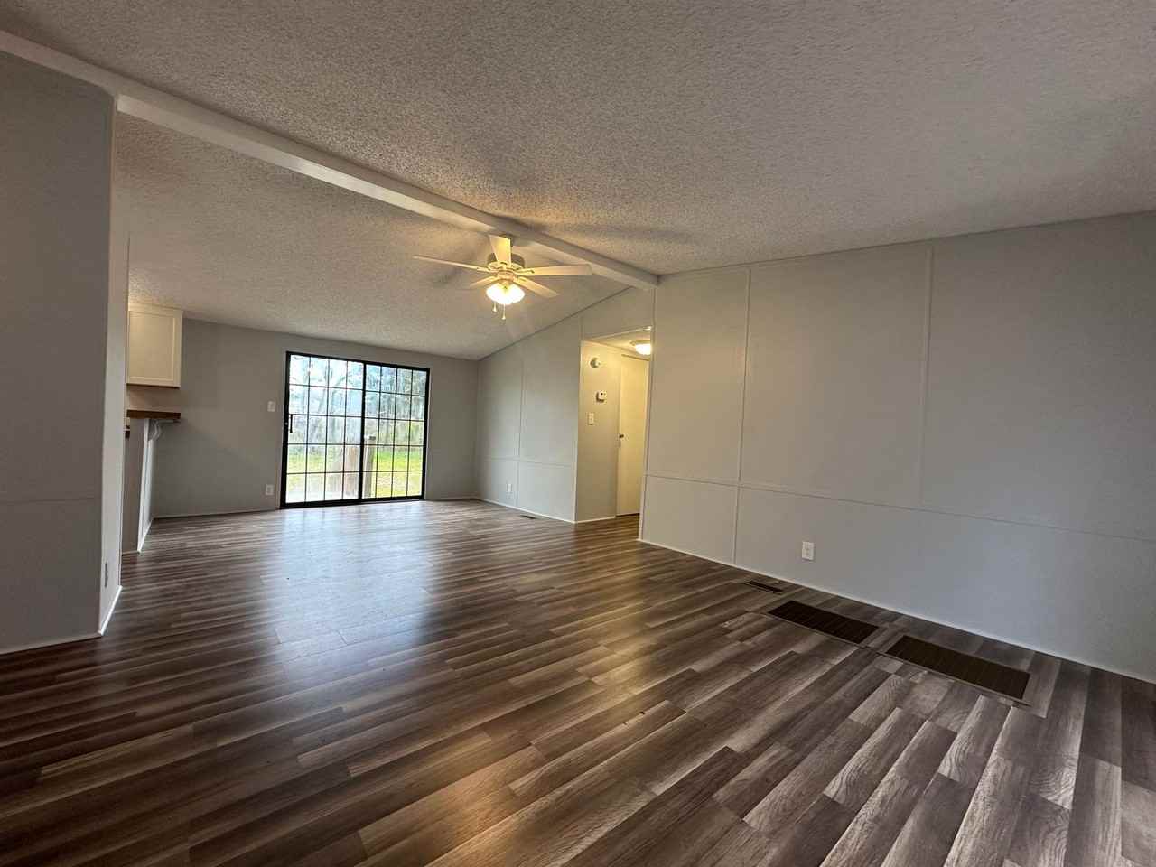 114 Deer Rd - Photo 6 of 23