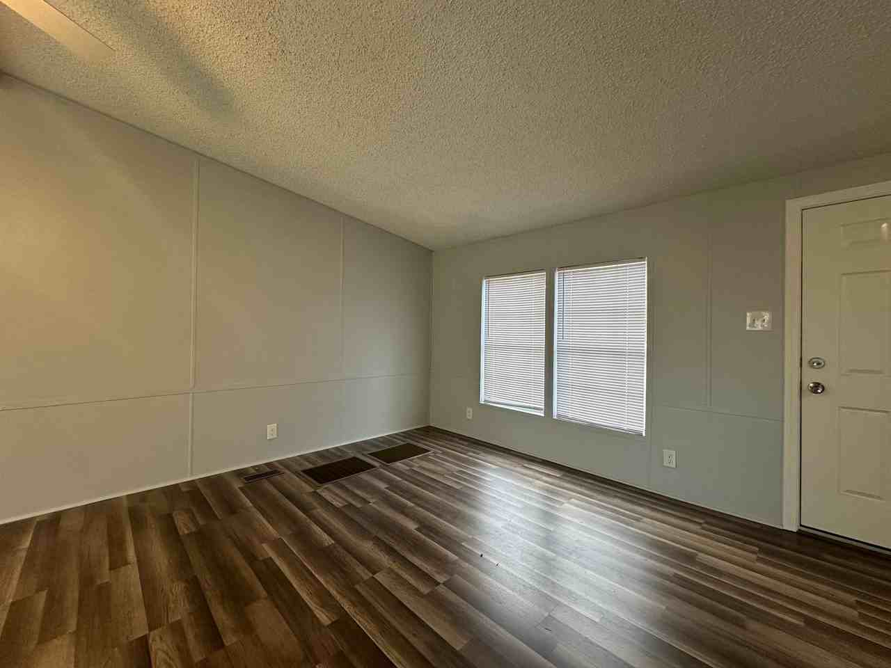 114 Deer Rd - Photo 7 of 23