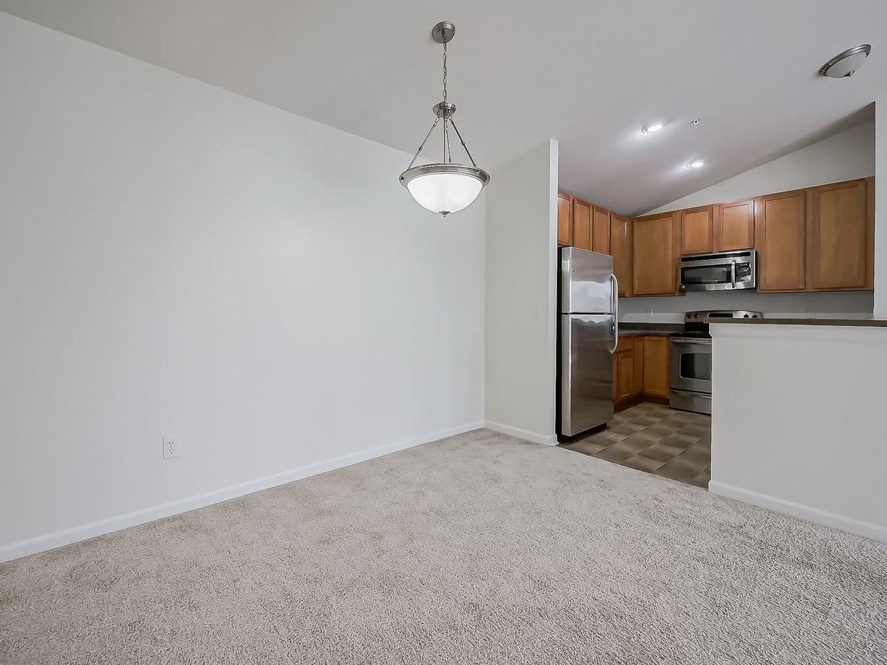 245 Wright St - Photo 5 of 37