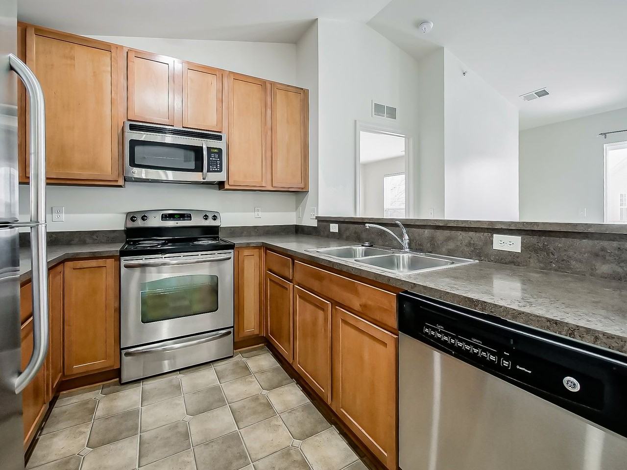 245 Wright St - Photo 7 of 37