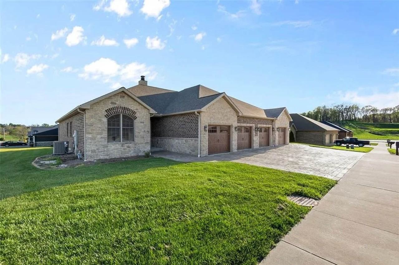 103 Autumn Leaf Dr - Photo 2 of 20