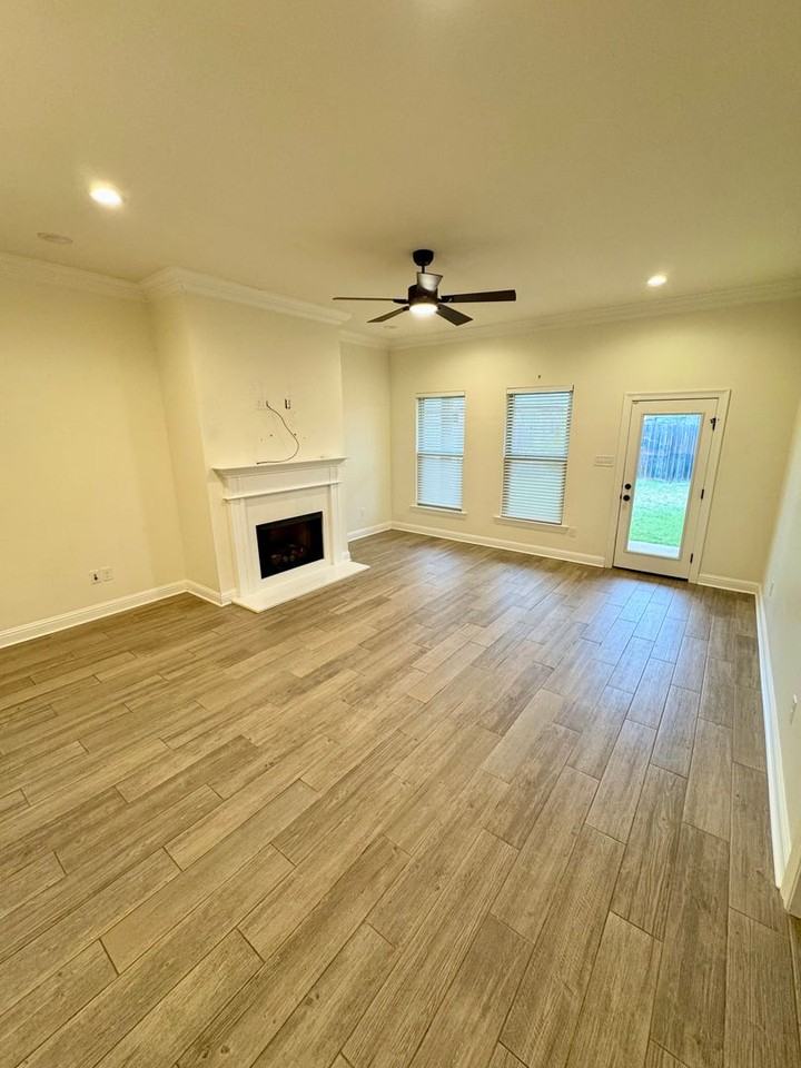 402 Coppice Pl - Photo 2 of 11