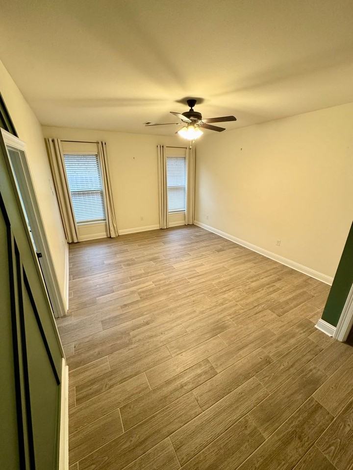 402 Coppice Pl - Photo 4 of 11