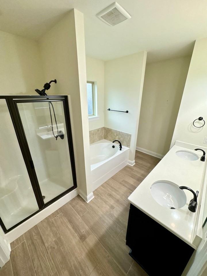 402 Coppice Pl - Photo 5 of 11