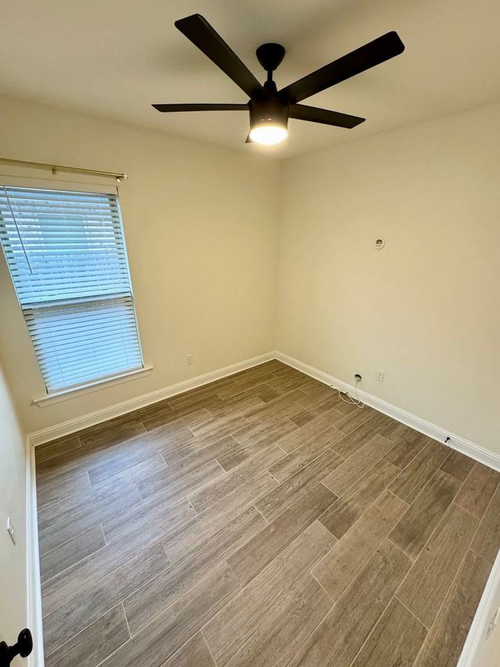 402 Coppice Pl - Photo 7 of 11