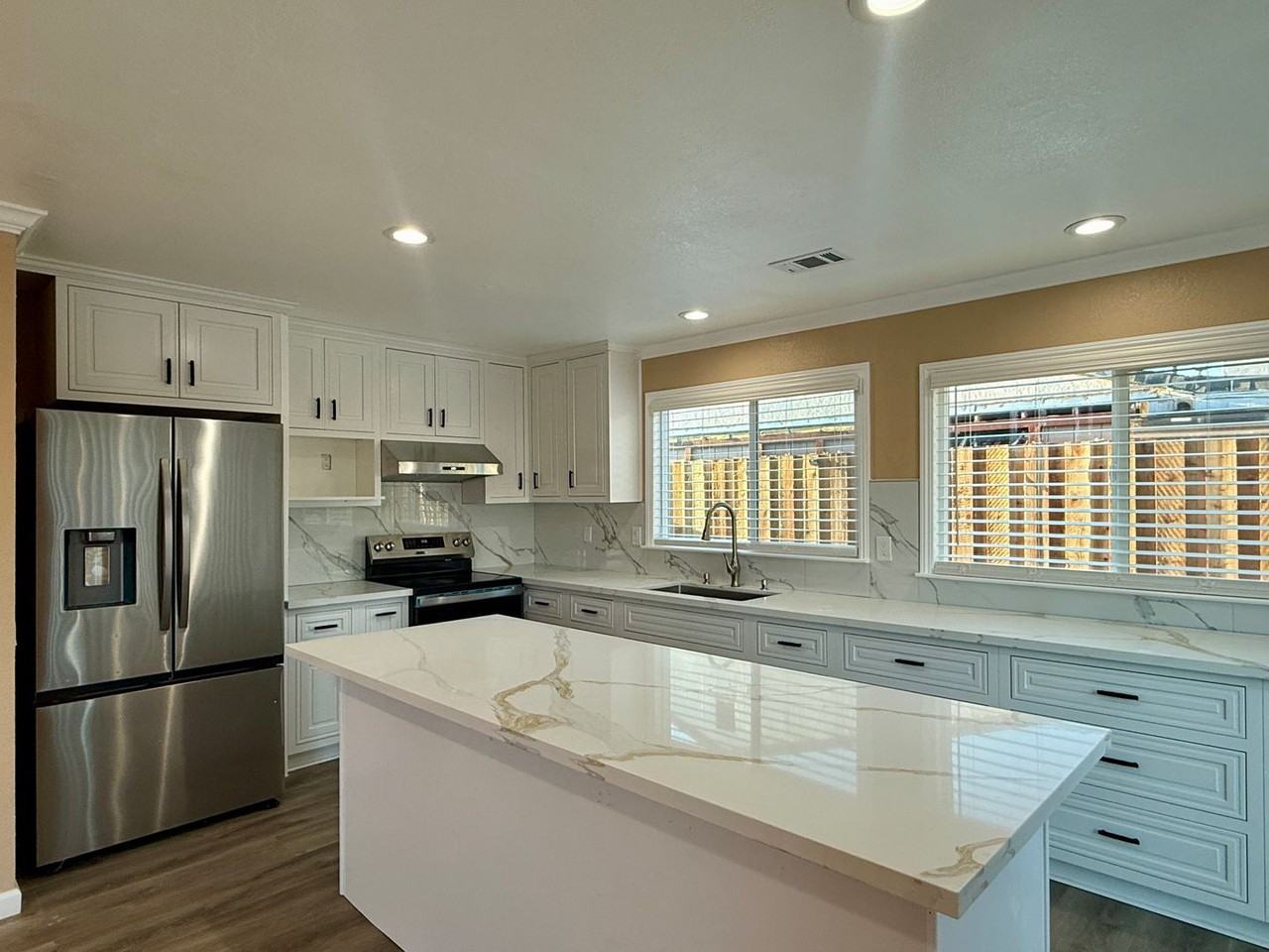 3012 Sunburst Dr - Photo 2 of 11