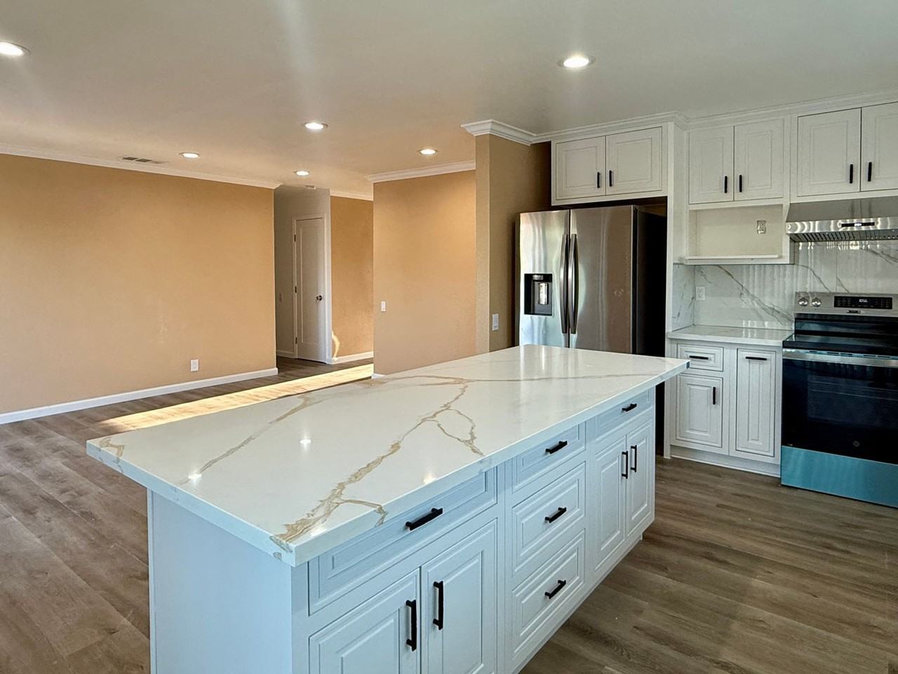 3012 Sunburst Dr - Photo 3 of 11