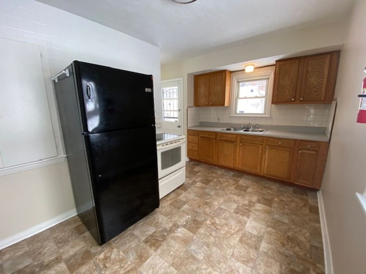 1381 Orrin St - Photo 4 of 12