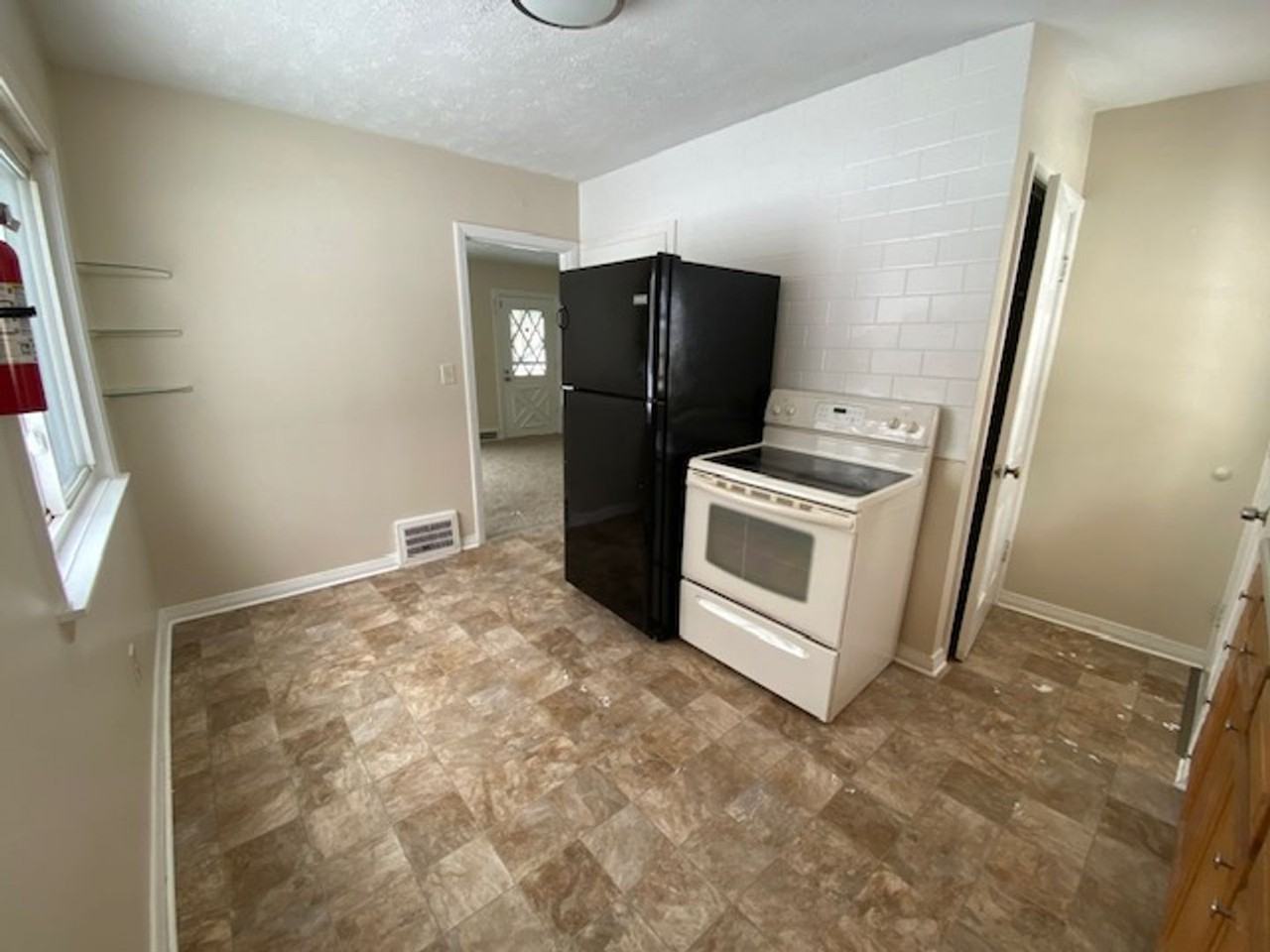 1381 Orrin St - Photo 5 of 12