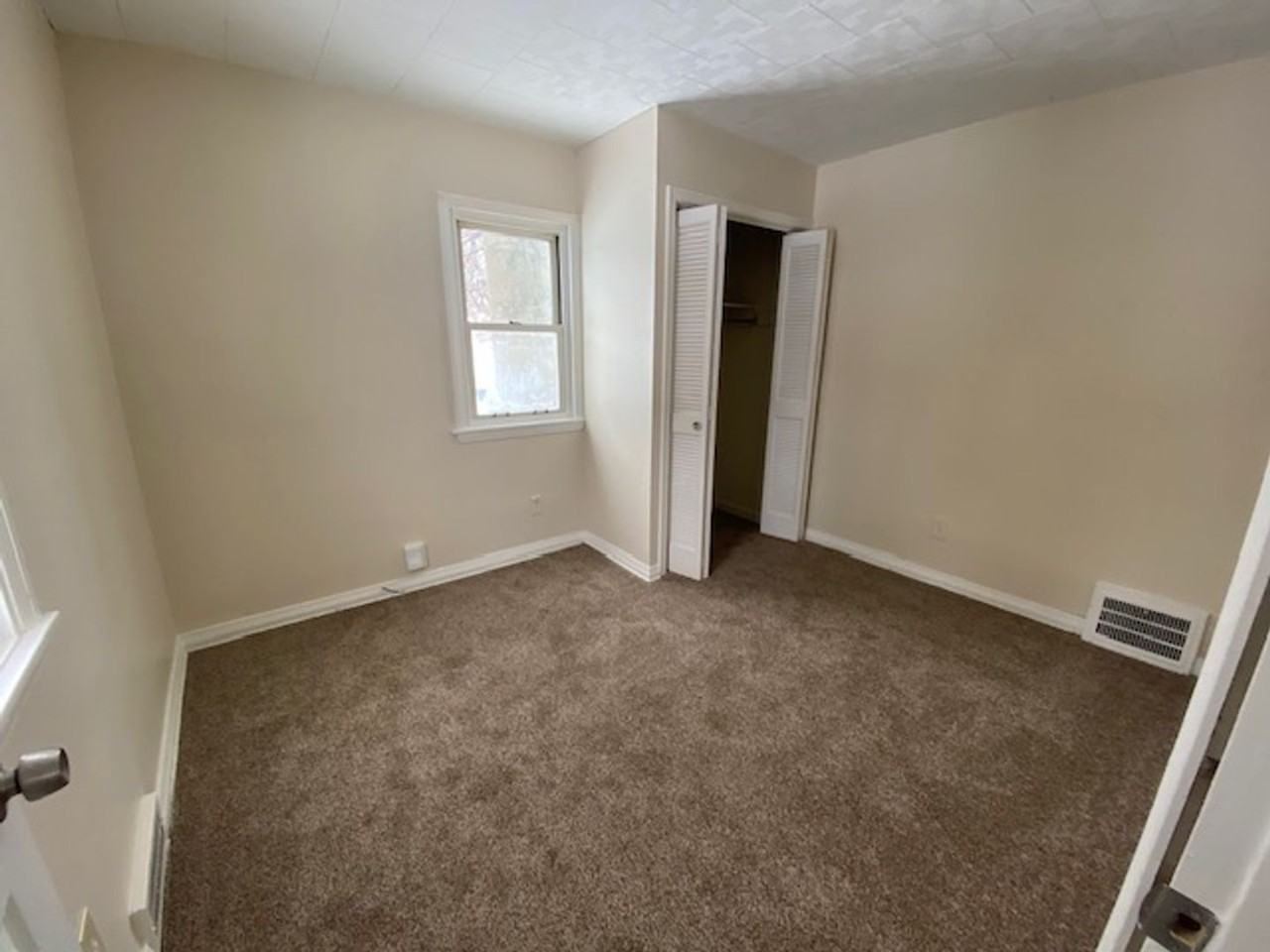 1381 Orrin St - Photo 7 of 12