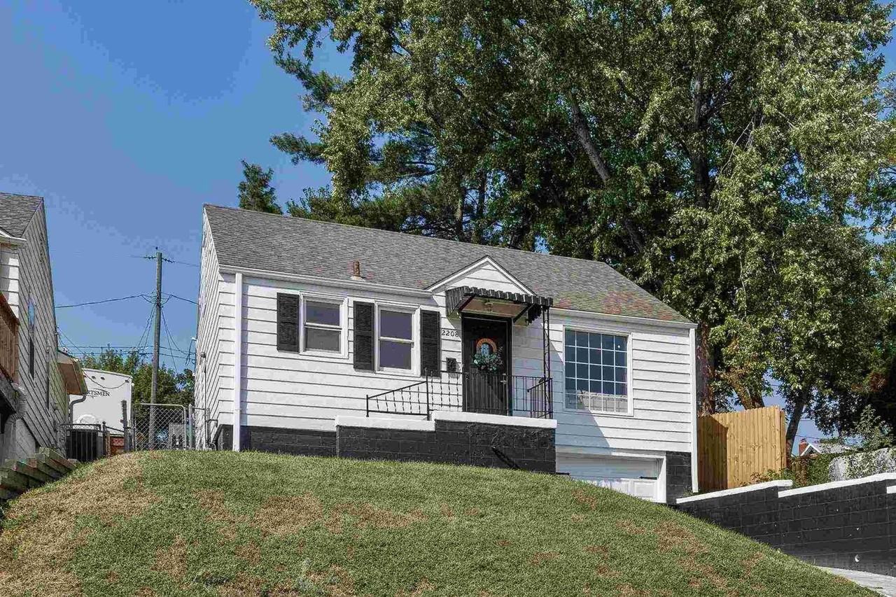 2208 N 60th St - Photo 2 of 26