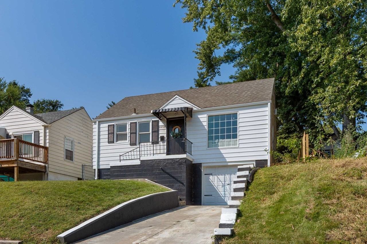 2208 N 60th St - Photo 3 of 26