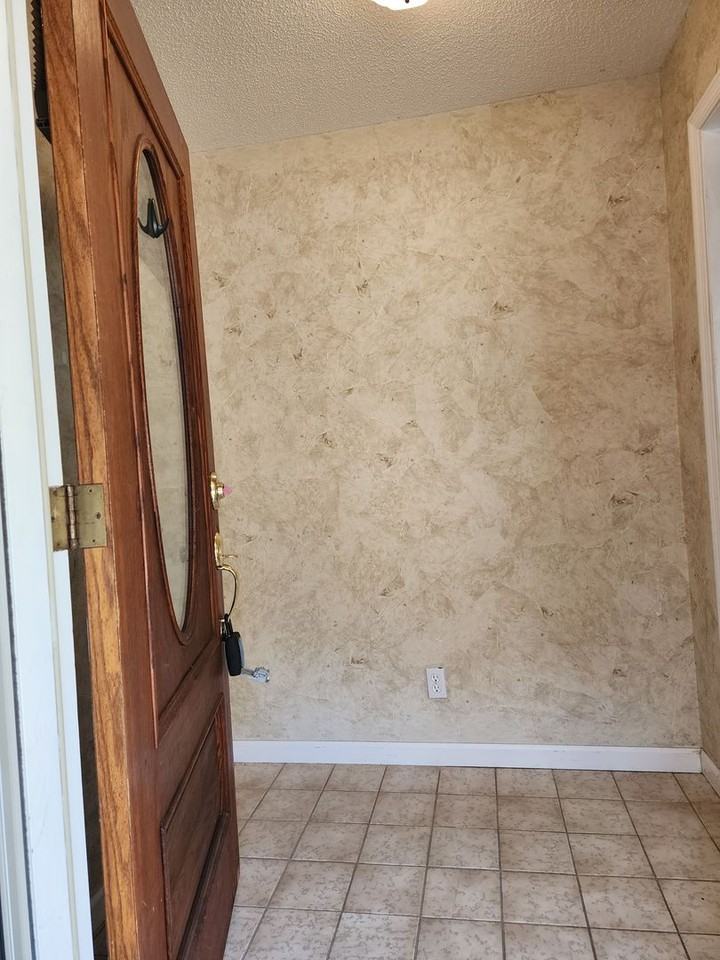 809 Stetson Dr - Photo 2 of 37