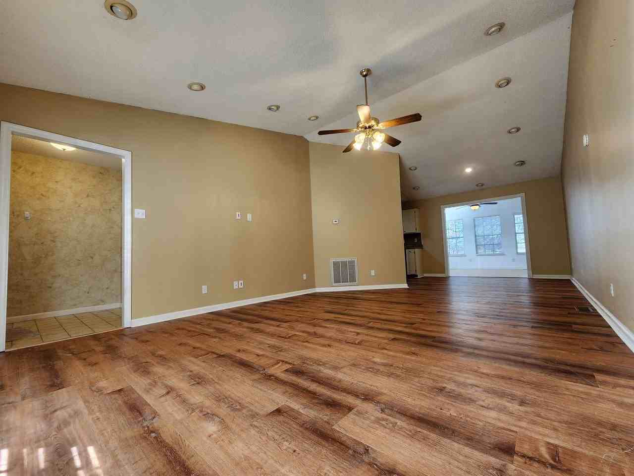 809 Stetson Dr - Photo 5 of 37