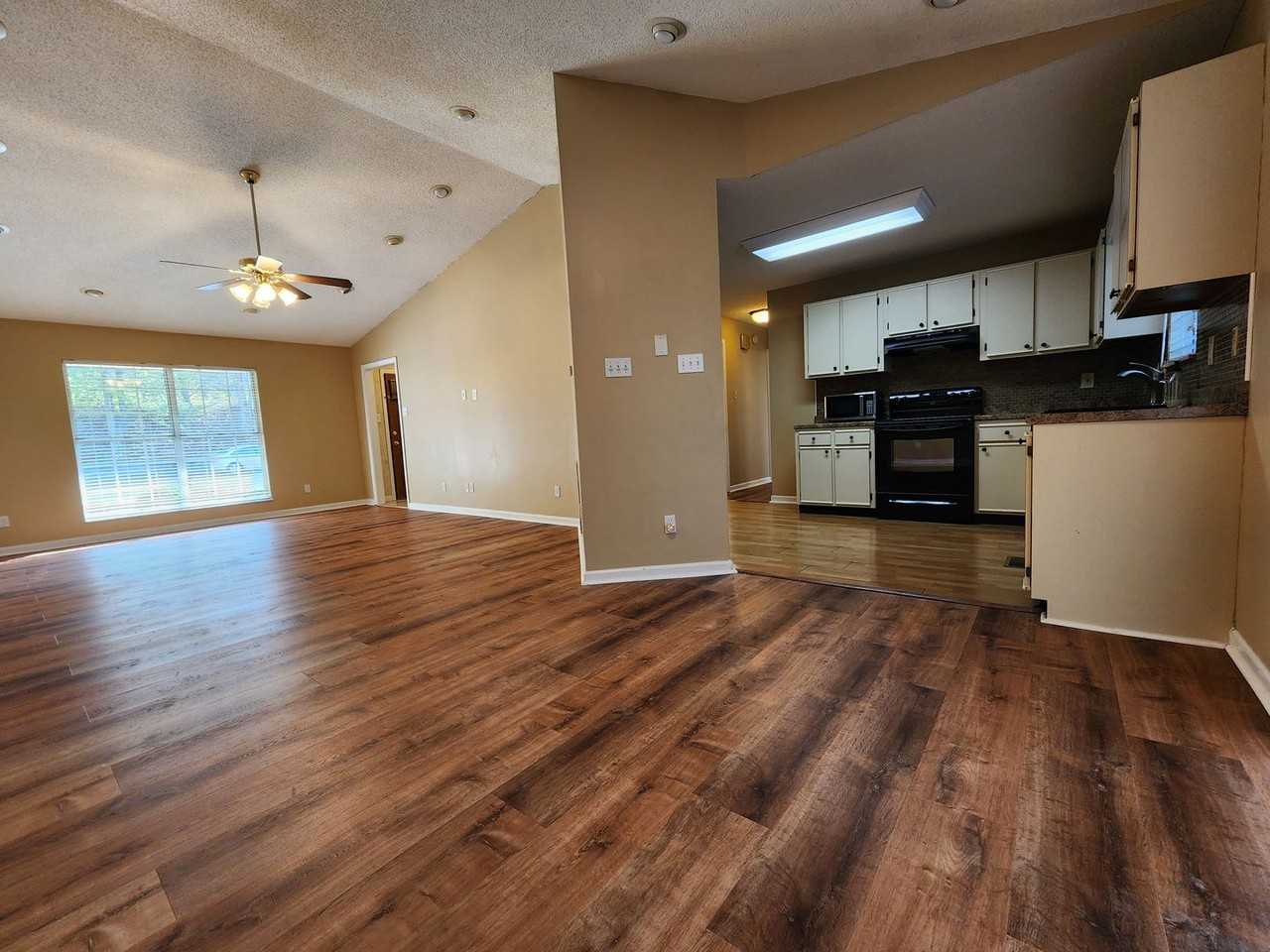 809 Stetson Dr - Photo 6 of 37