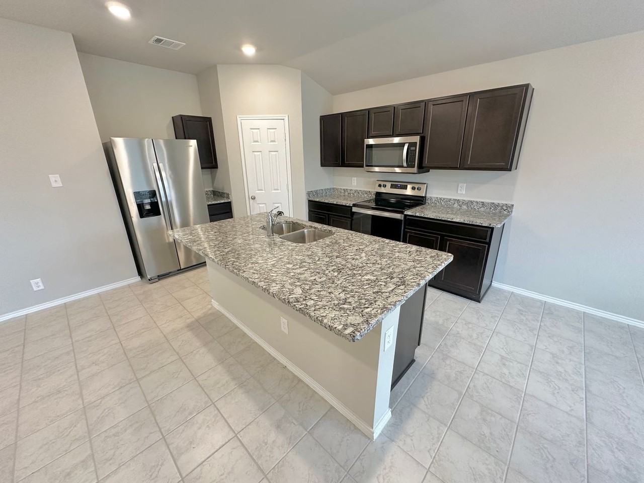 5202 Karen Green Dr - Photo 3 of 23