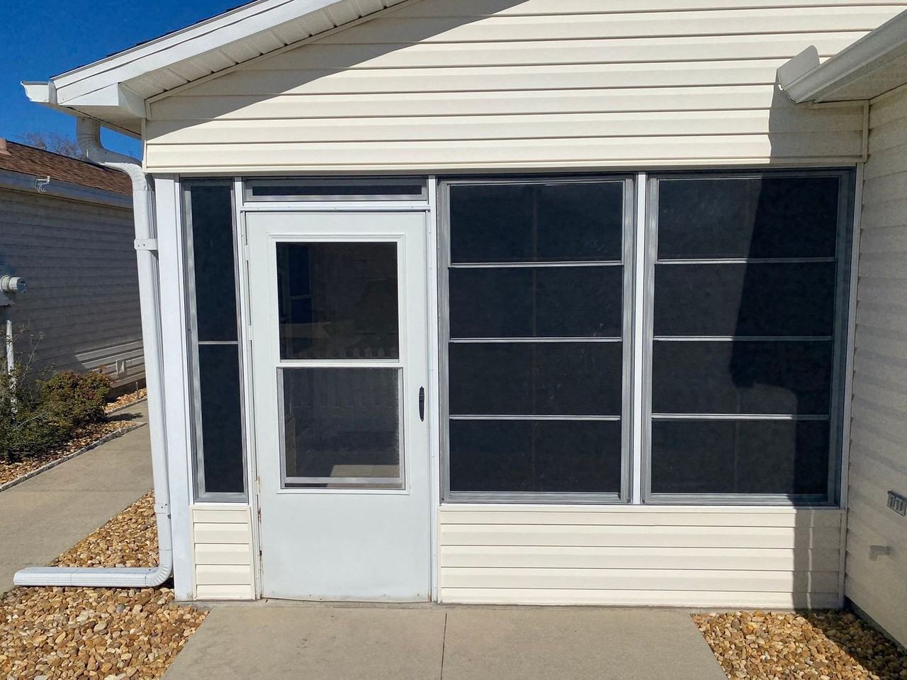 2815 Salamanca St - Photo 2 of 30