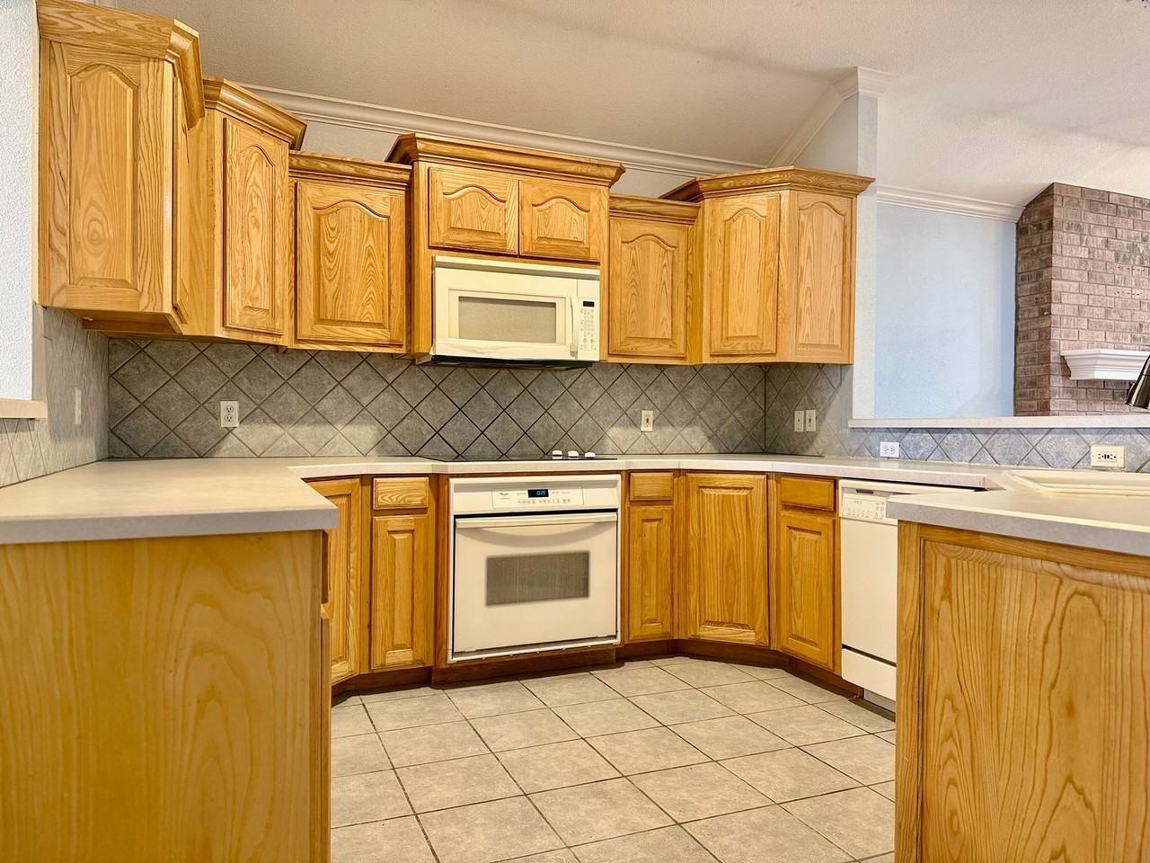 2811 Sunburst Dr - Photo 4 of 21