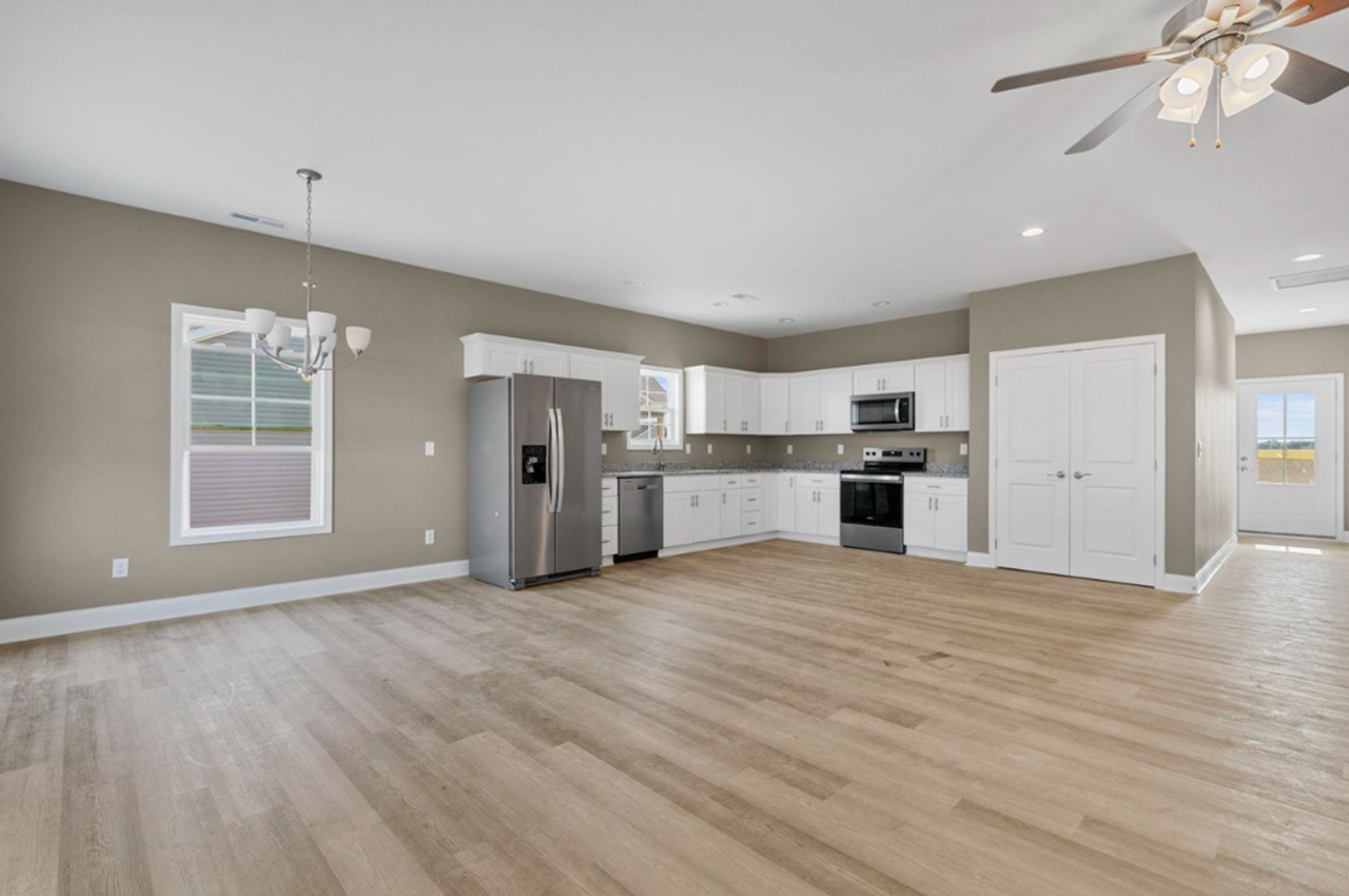 600 Victoria Way - Photo 5 of 17