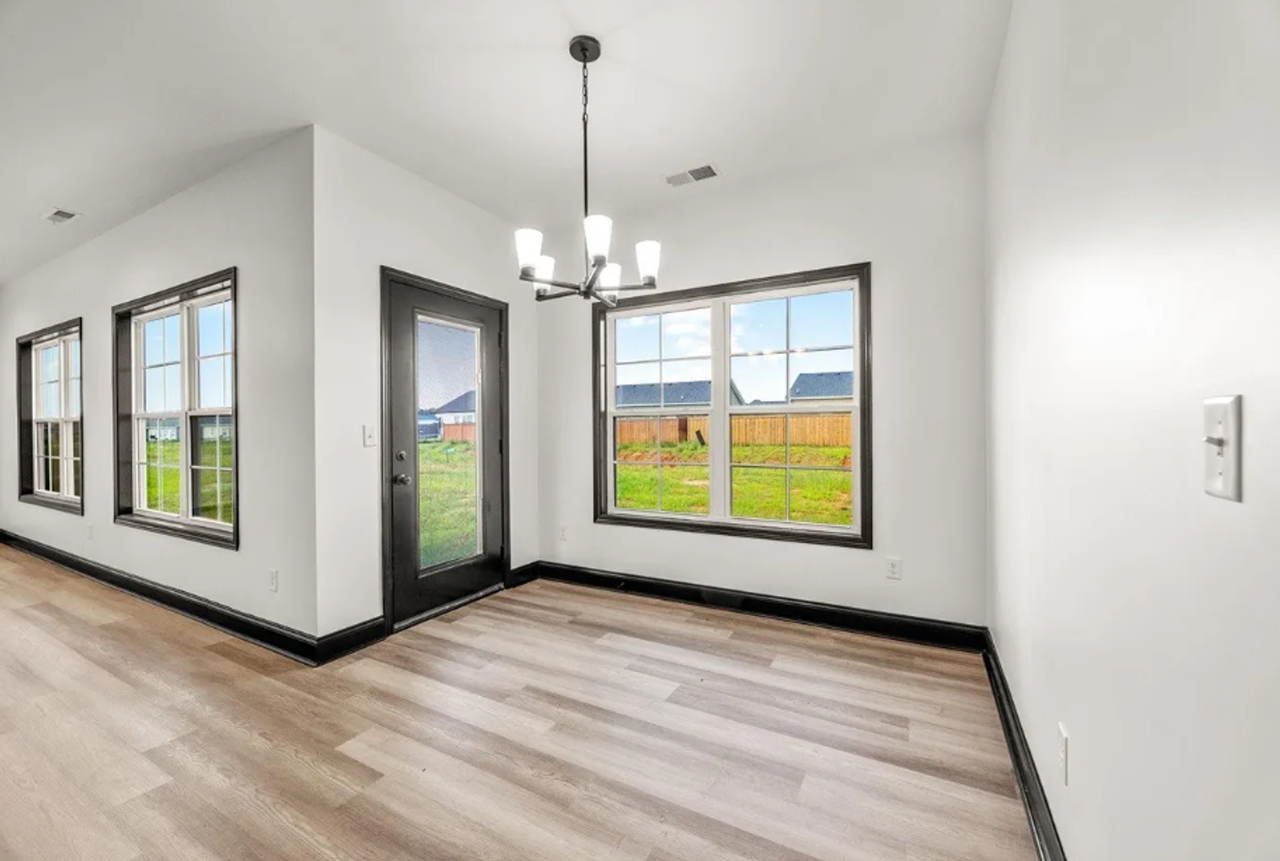 506 Victoria Way - Photo 2 of 17