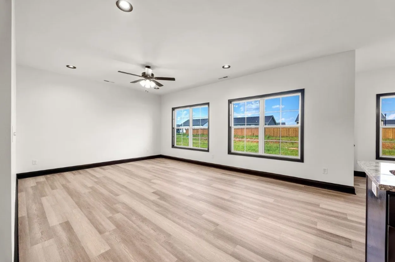 506 Victoria Way - Photo 3 of 17