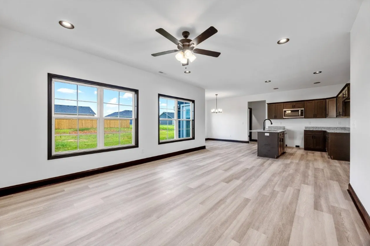 506 Victoria Way - Photo 4 of 17