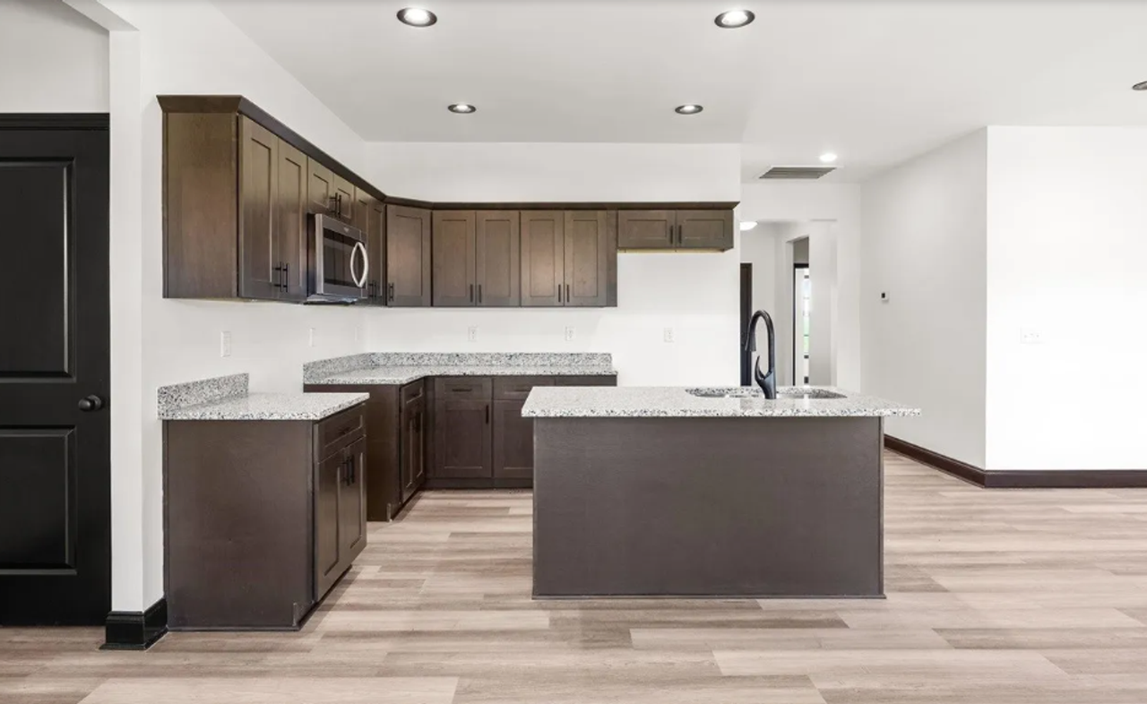 506 Victoria Way - Photo 5 of 17