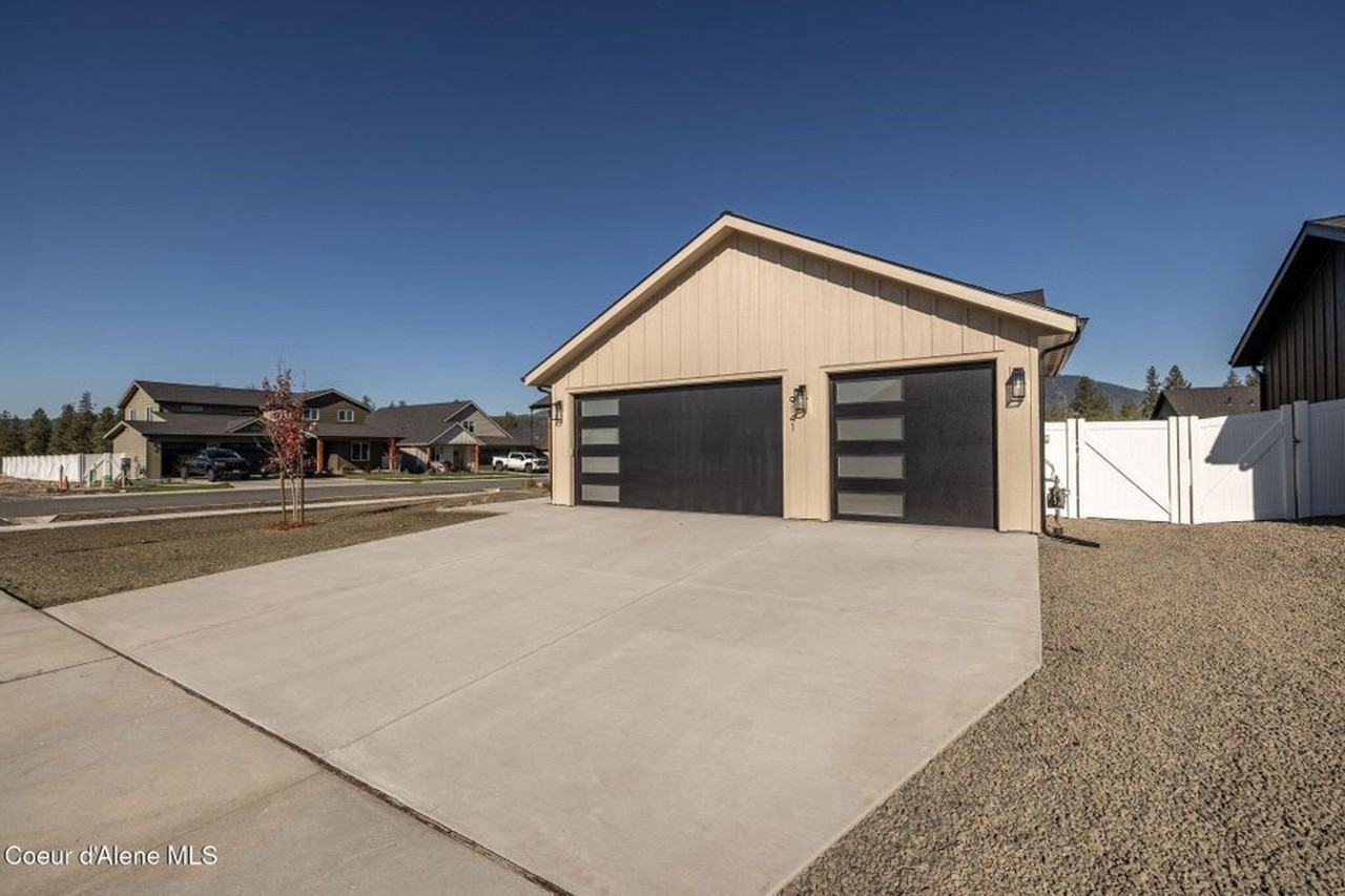 9141 W Cultivator Ave - Photo 3 of 26