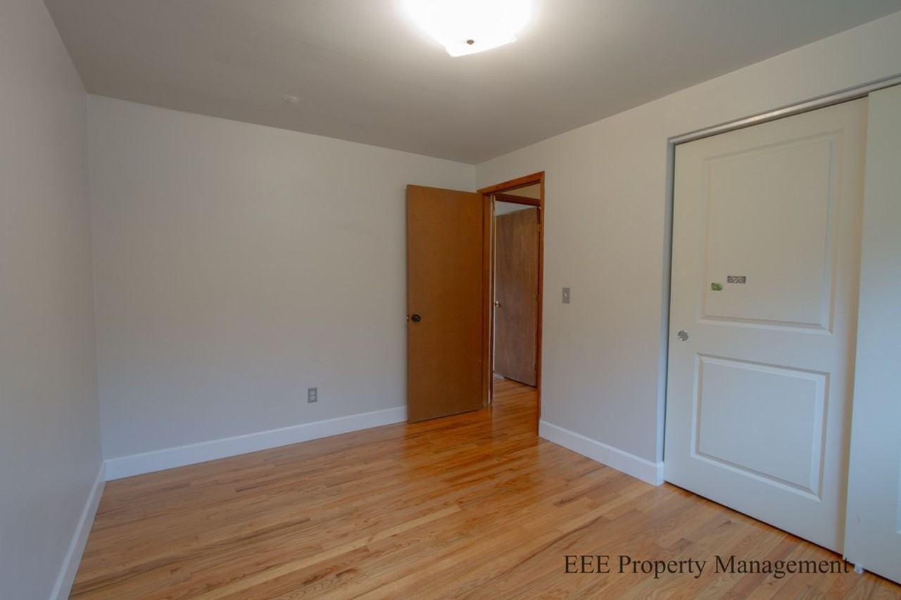 2429 159th Ave Se - Photo 3 of 25