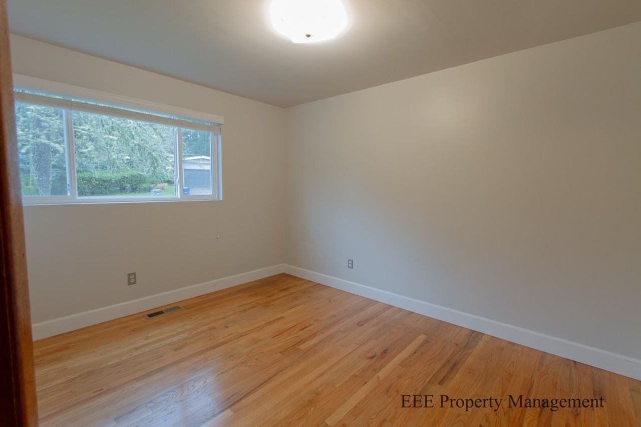 2429 159th Ave Se - Photo 4 of 25