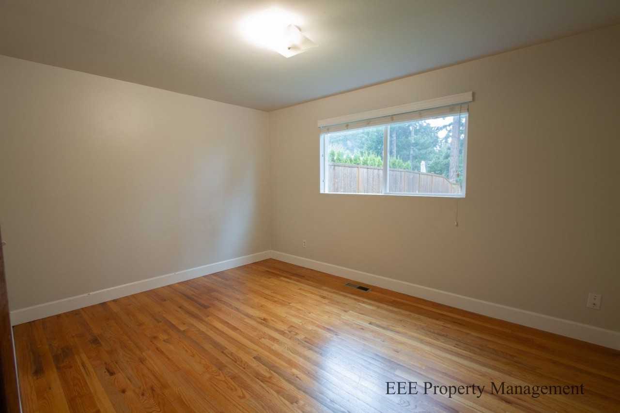 2429 159th Ave Se - Photo 5 of 25