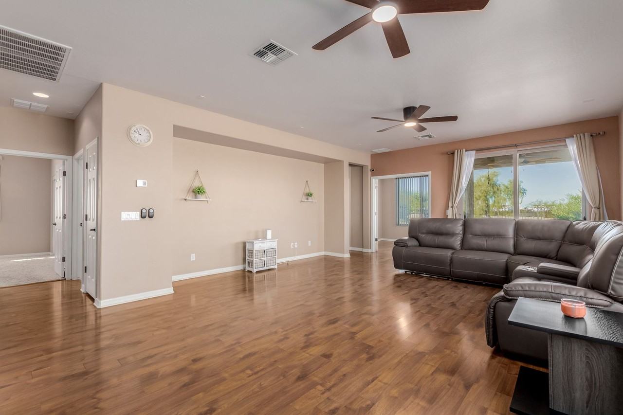 32270 N Echo Canyon Rd - Photo 3 of 28