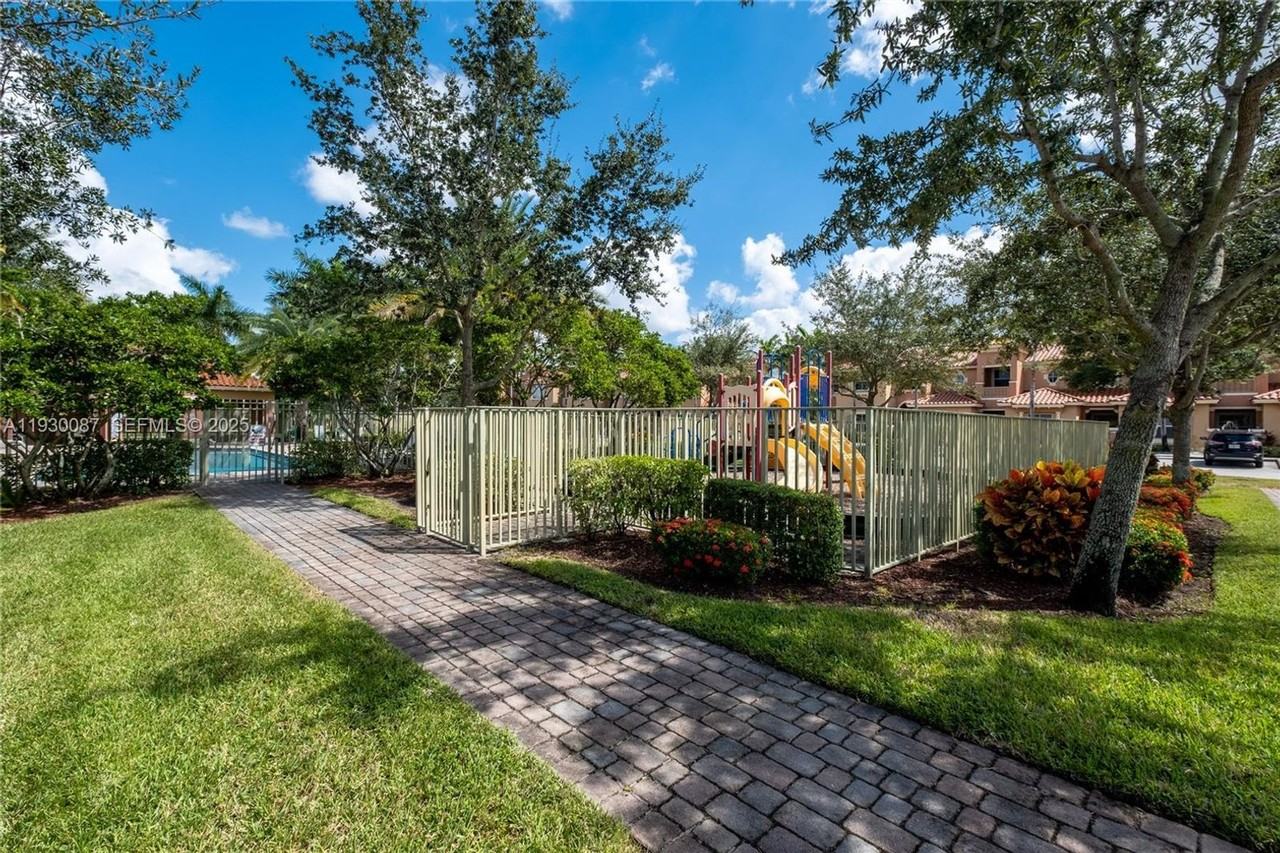 1009 Sw 144th Ave #2701 - Photo 3 of 30