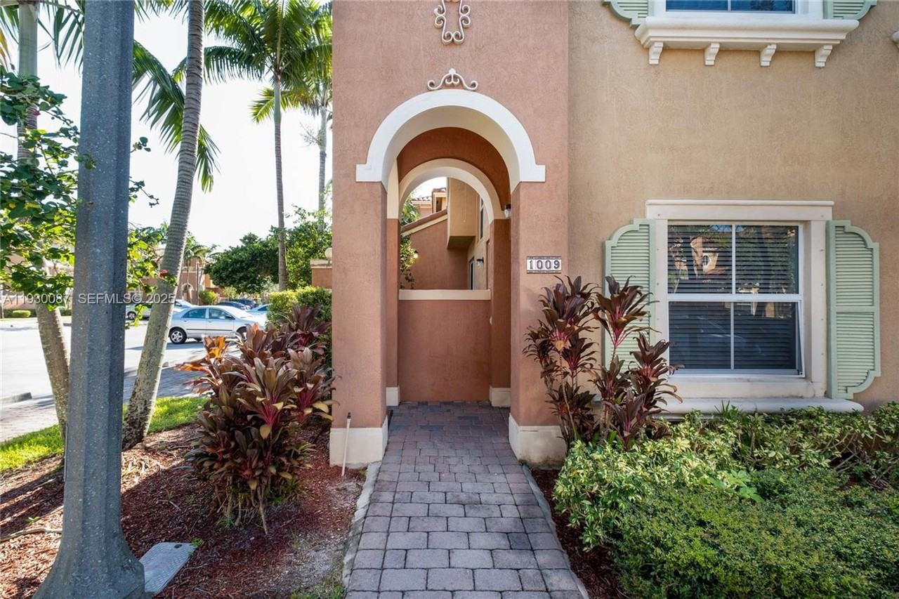 1009 Sw 144th Ave #2701 - Photo 4 of 30