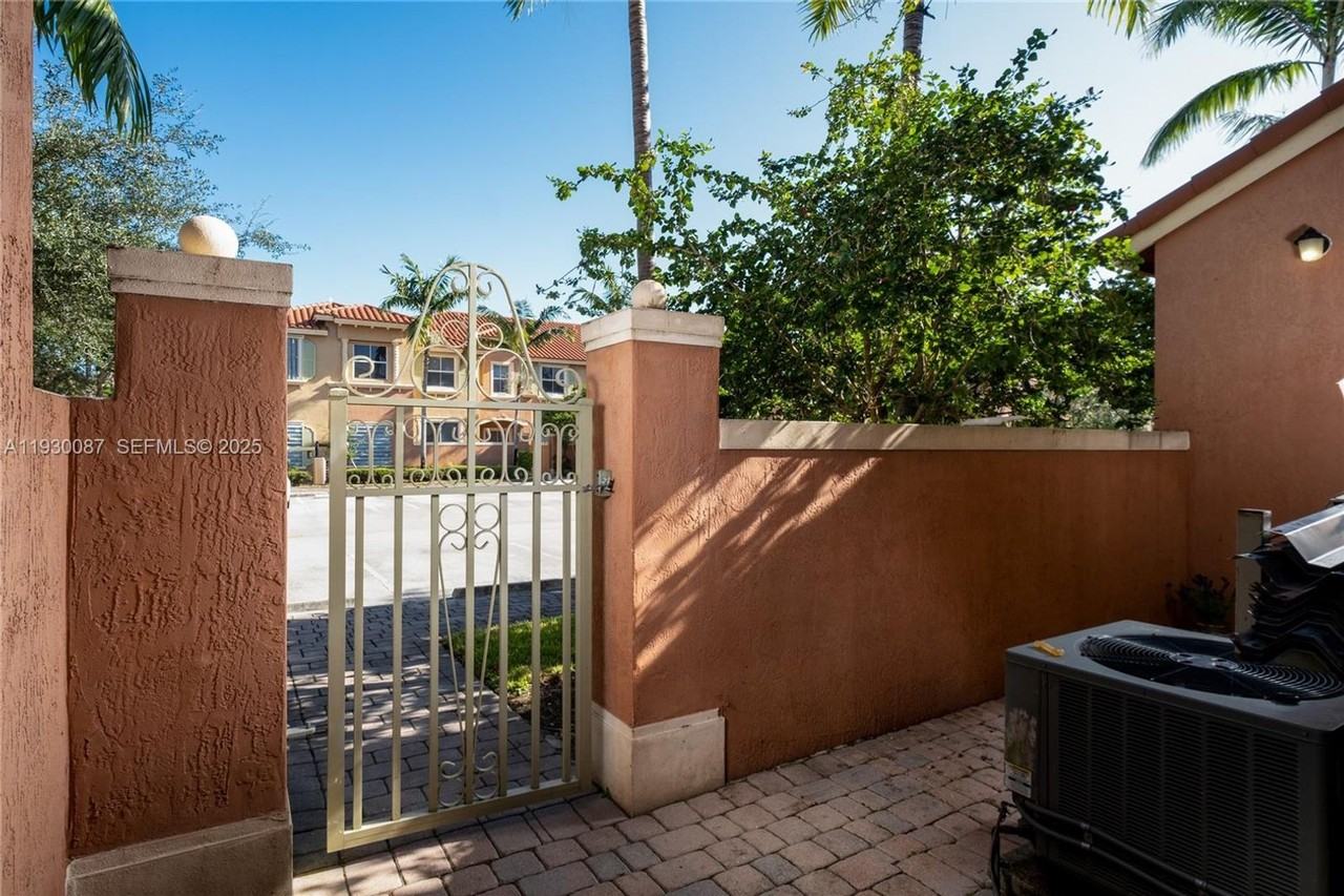 1009 Sw 144th Ave #2701 - Photo 6 of 30