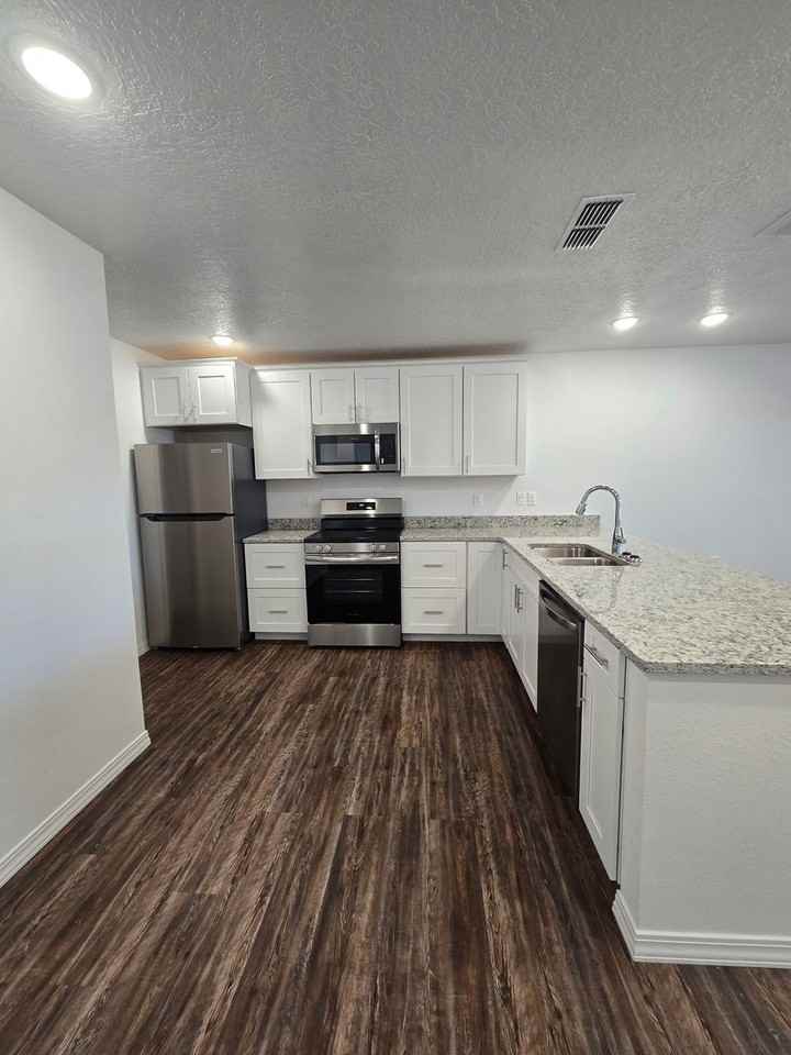 2629 Aldrich Rd - Photo 4 of 11