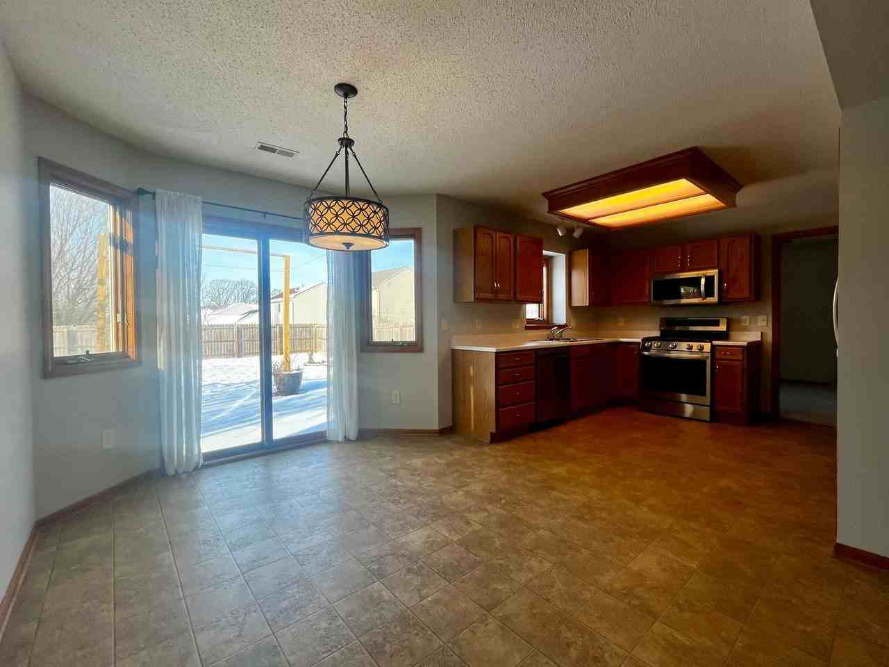 10523 Verbena Ln - Photo 6 of 33