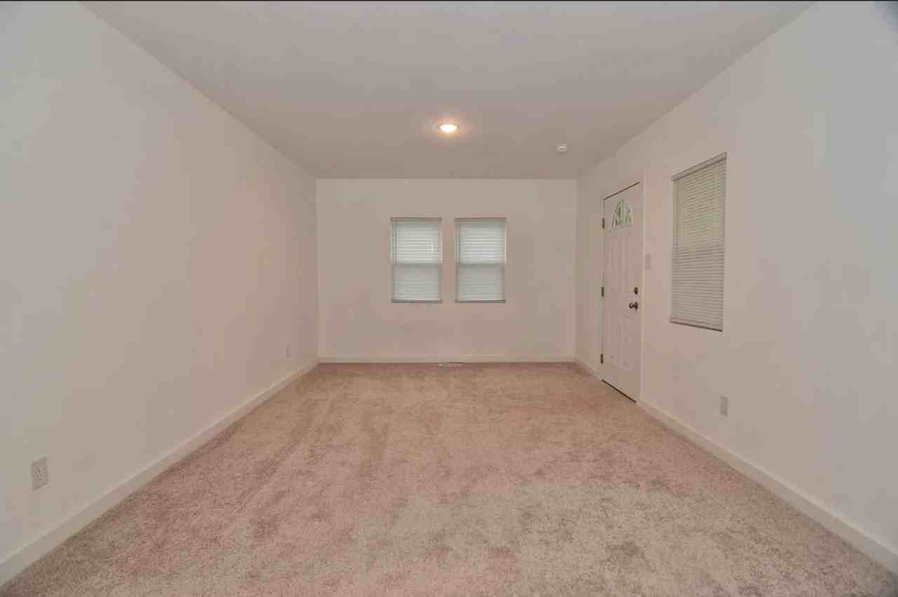 601 Jefferson Dr - Photo 3 of 16