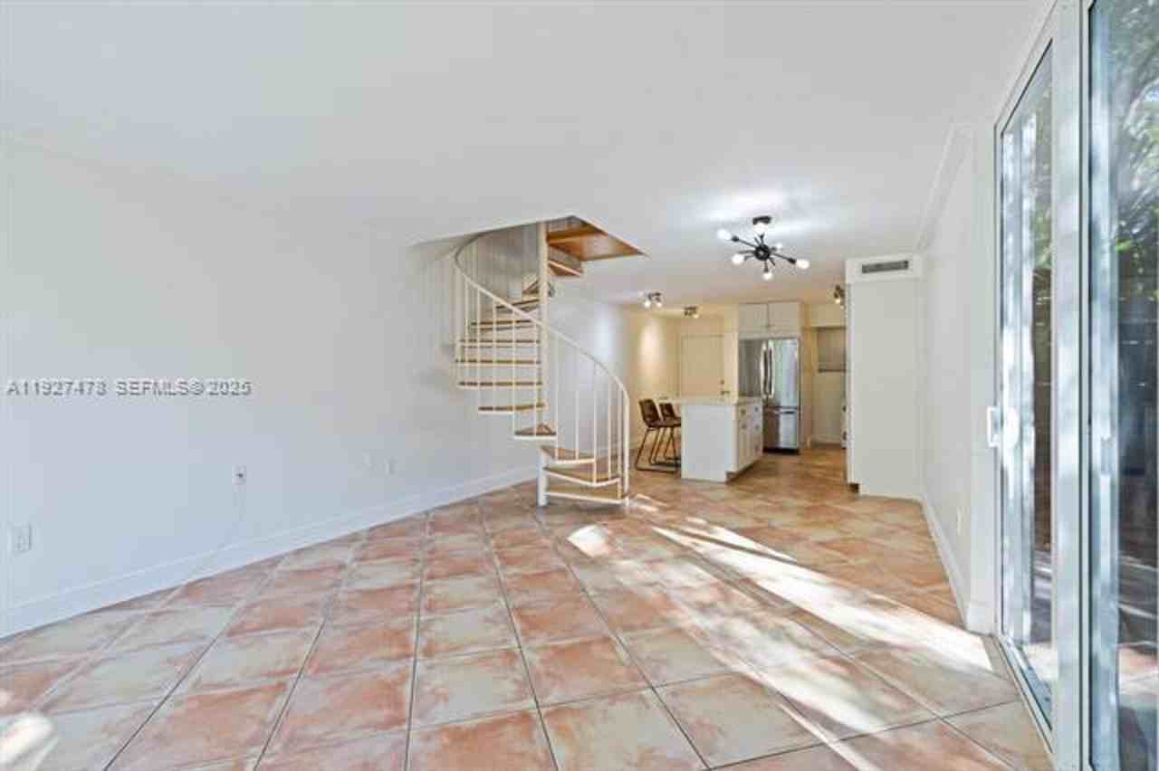 3028 3028 Center St TH 3028 - Photo 6 of 24