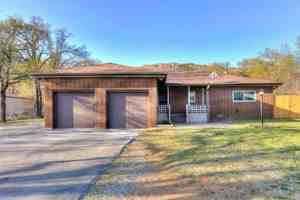 featured image of 812 E Lake Rd